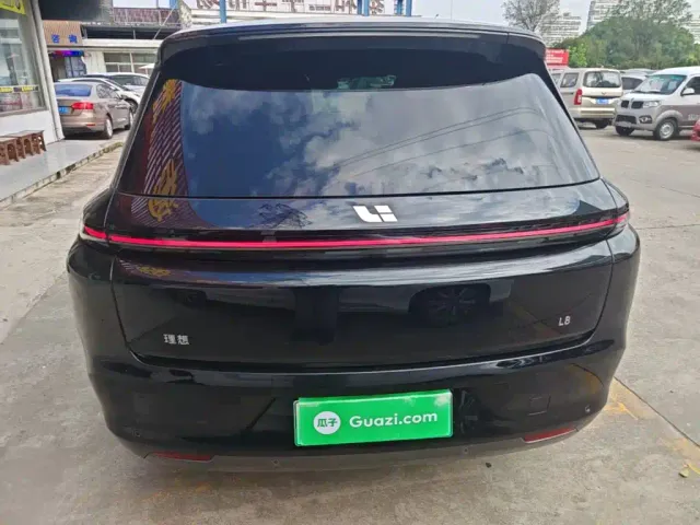 Li Auto L8 — Фото автомобиля 5