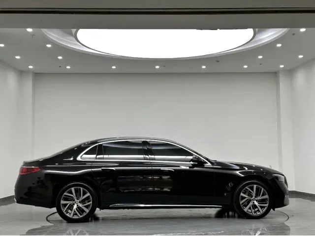 Mercedes-Benz E-Class — Фото автомобиля 4