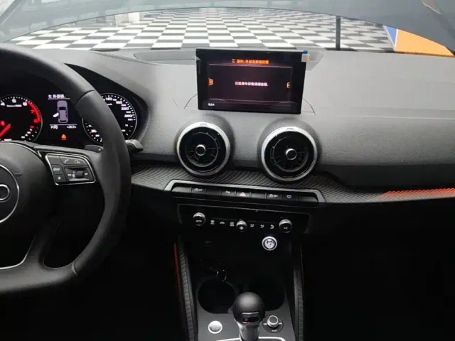 Audi Q2L — Фото автомобиля 12