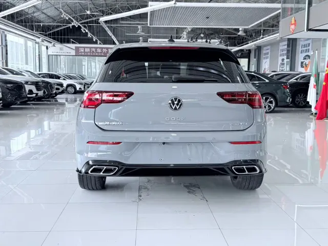 Volkswagen Golf — Фото автомобиля 15
