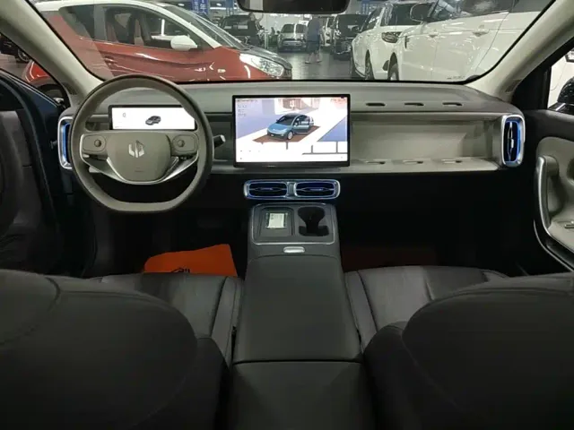 Leapmotor B01 — Фото автомобиля 9
