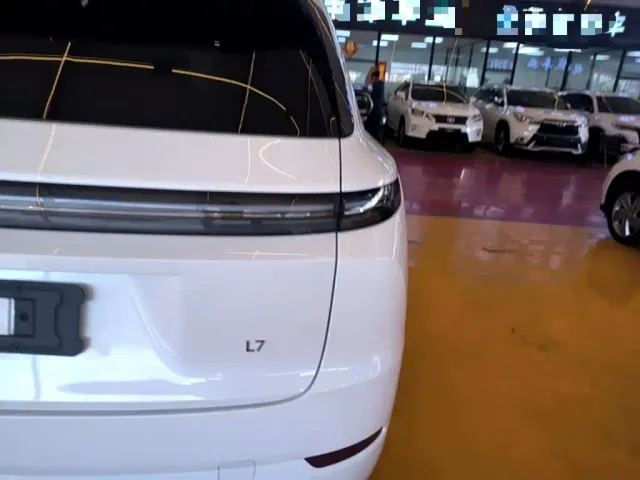 Li Auto L7 — Фото автомобиля 7
