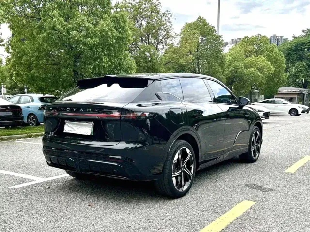 Voyah Auto Voyah Zhiyin 2024 Long Range Super Charging Edition — Фото автомобиля 3