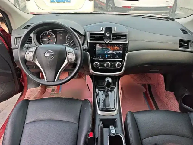 Nissan Tiida — Фото автомобиля 9