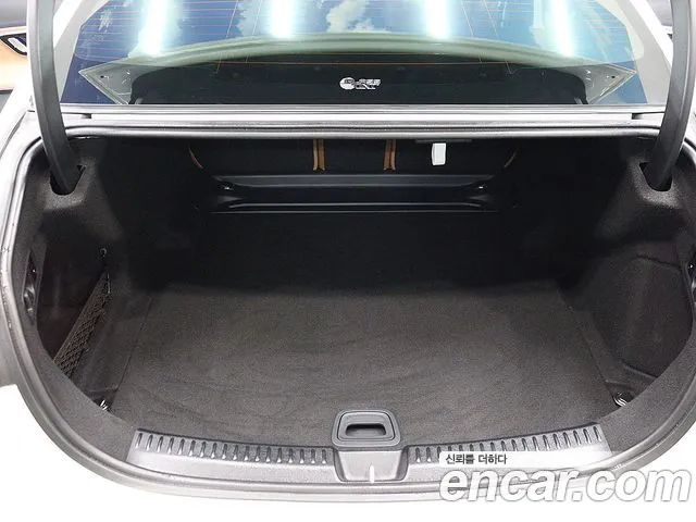 Mercedes-Benz E-Class — Фото автомобиля 5