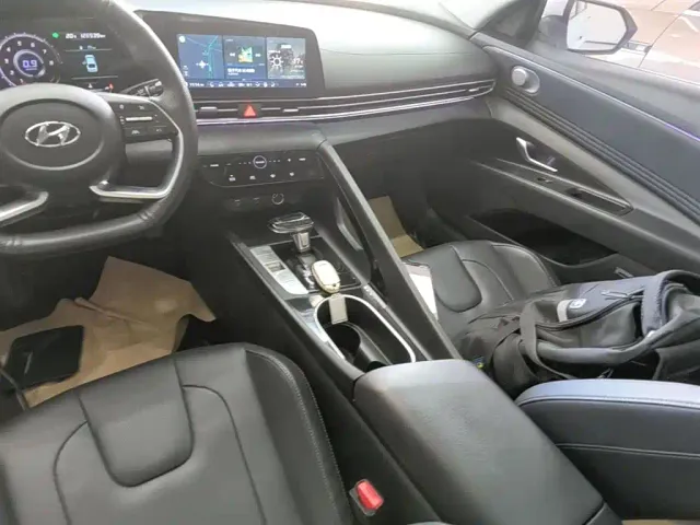 Hyundai Elantra — Фото автомобиля 13