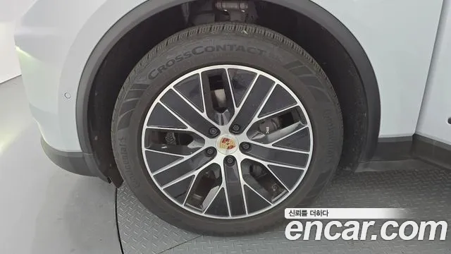 Porsche Macan — Фото автомобиля 4