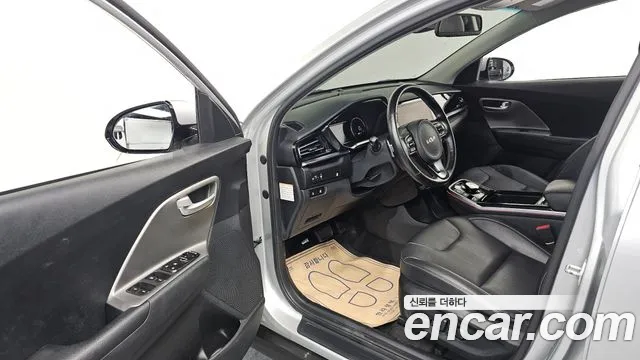 Kia Niro — Фото автомобиля 10