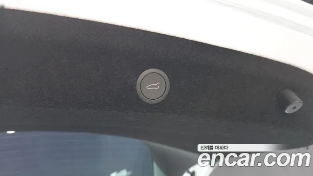 Tesla Model Y — Фото автомобиля 28