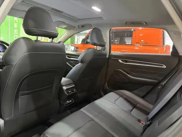 Geely Emgrand — Фото автомобиля 6