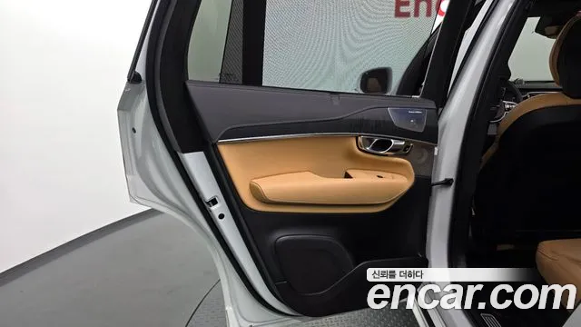 Вольво XC90 — Фото автомобиля 25