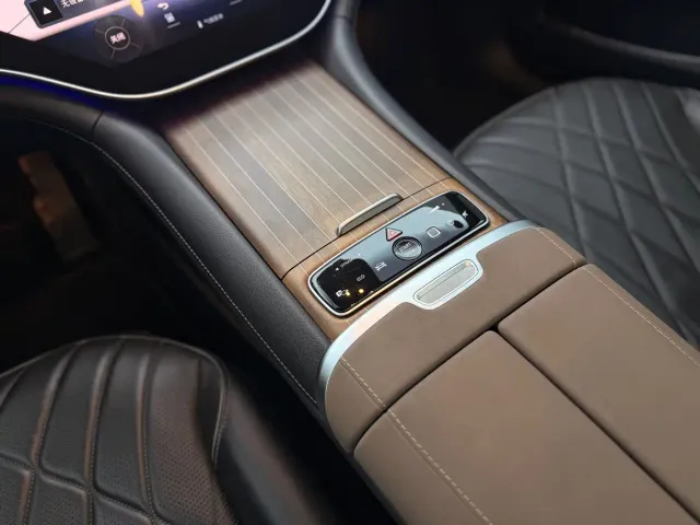 Mercedes-Benz EQS — Фото автомобиля 13