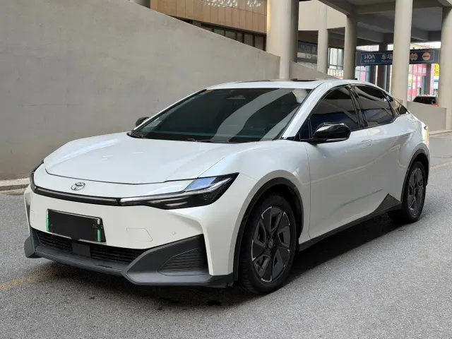Фотография автомобиля — Toyota bZ3