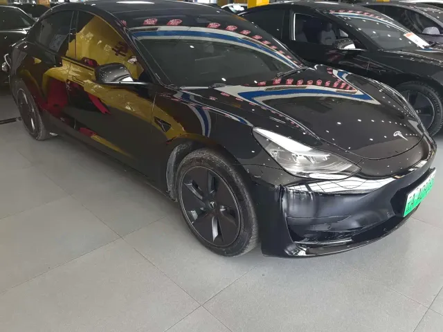 Tesla Model 3 — Фото автомобиля 2