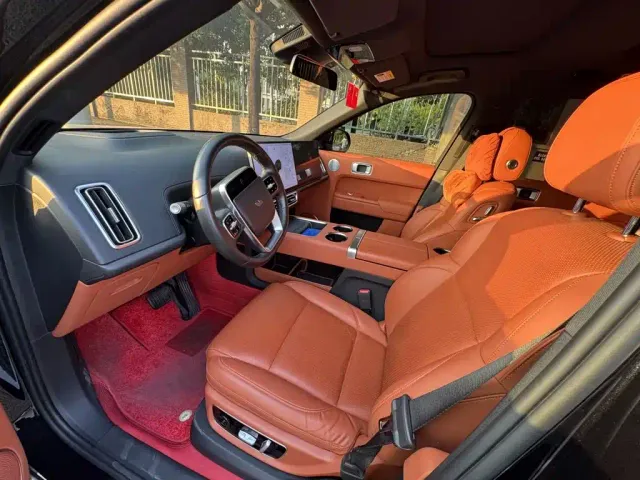 Li Auto L8 — Фото автомобиля 4