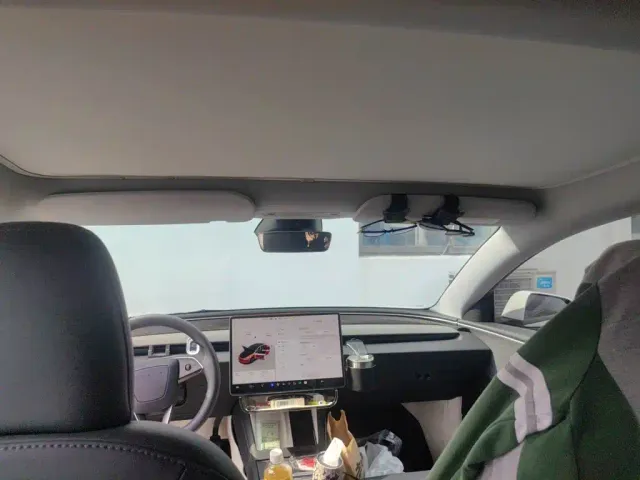 Tesla Model 3 — Фото автомобиля 14