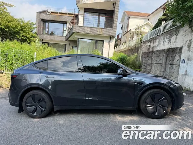 Tesla Model Y — Фото автомобиля 4