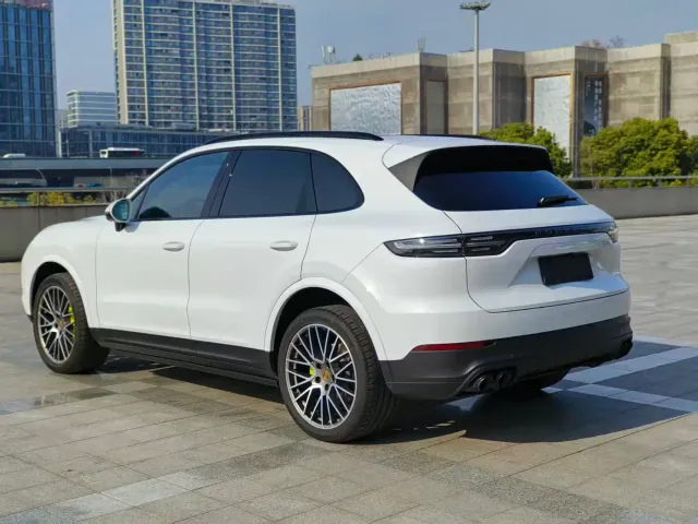 Porsche Cayenne — Фото автомобиля 7