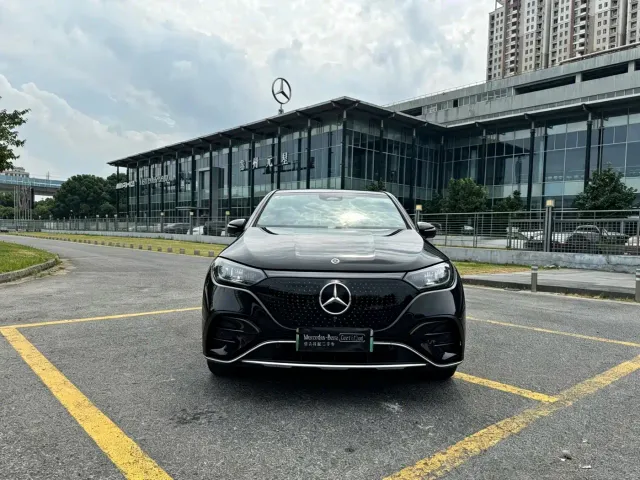 Mercedes-Benz EQE SUV — Фото автомобиля 2