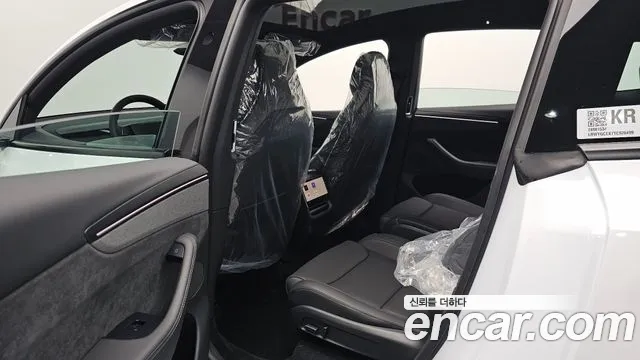 Tesla Model Y — Фото автомобиля 11