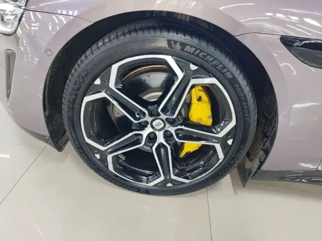 Xiaomi SU7 — Фото автомобиля 22
