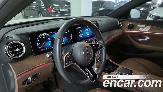 Mercedes-Benz E-Class — Фото автомобиля 9