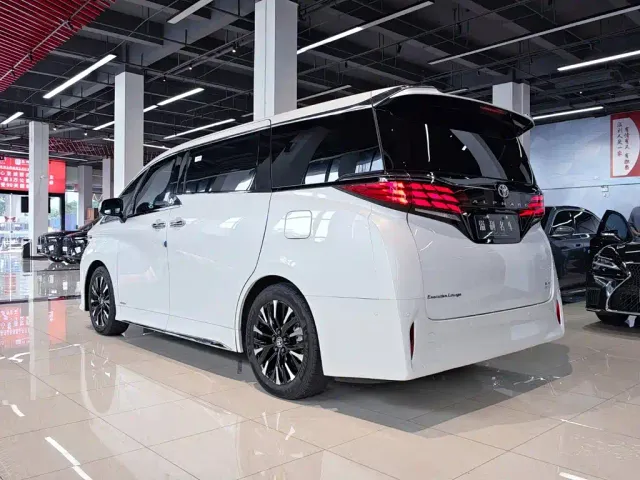 Toyota Alphard — Фото автомобиля 9