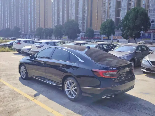 Honda Accord — Фото автомобиля 9