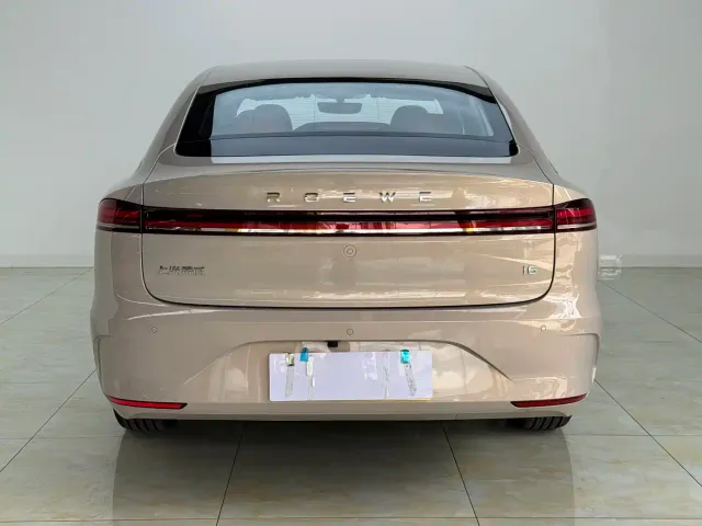 Roewe i6 — Фото автомобиля 8