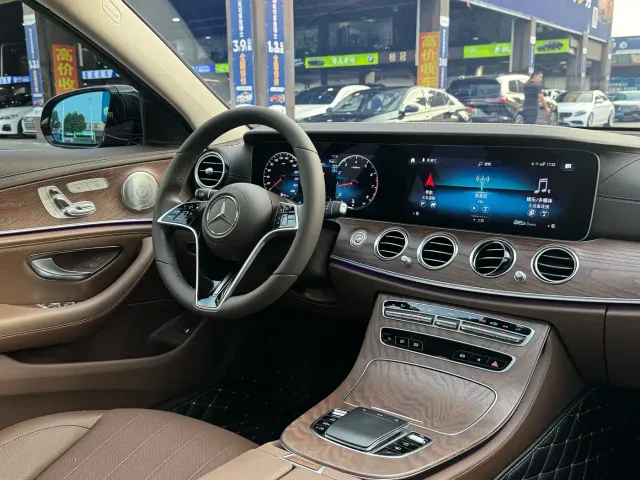 Mercedes-Benz E-Class — Фото автомобиля 14