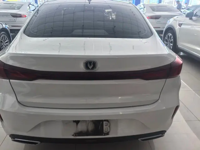 Changan Eado — Фото автомобиля 9