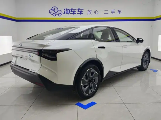Toyota bZ3 — Фото автомобиля 3