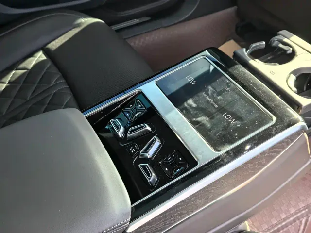 Audi A8 — Фото автомобиля 10