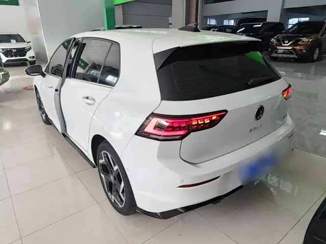 Volkswagen Golf — Фото автомобиля 4