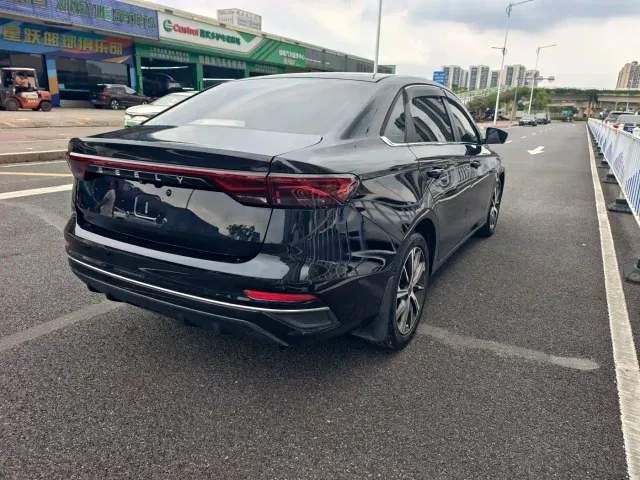 Geely Emgrand — Фото автомобиля 7