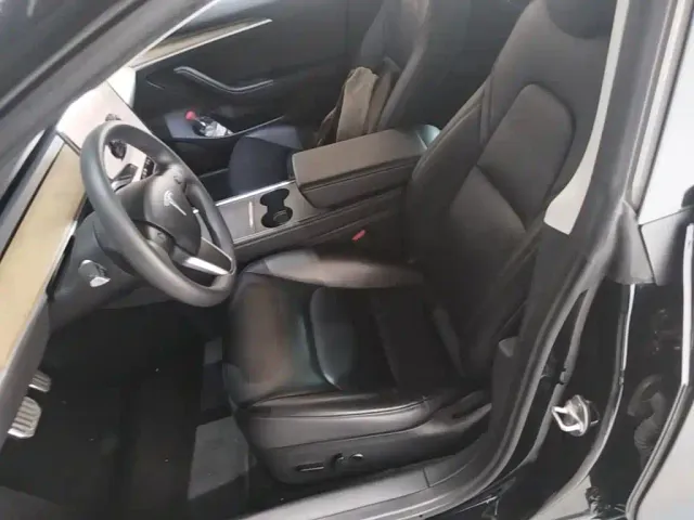 Tesla Model 3 — Фото автомобиля 14
