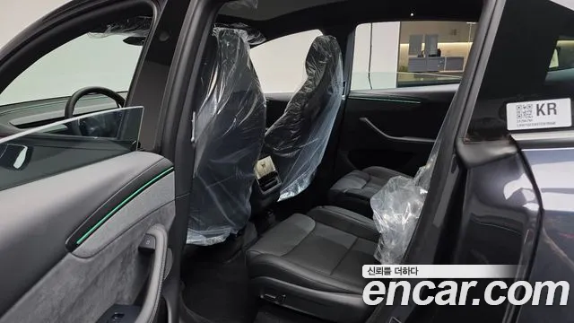 Tesla Model Y — Фото автомобиля 25