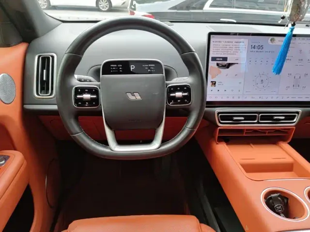 Li Auto L8 — Фото автомобиля 10