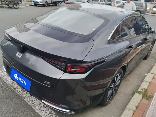 Changan Eado — Фото автомобиля 3