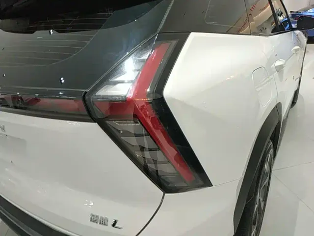 Geely Boyue L — Фото автомобиля 7