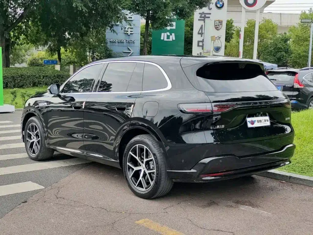 Aito M6 — Фото автомобиля 4