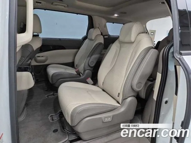 Kia Carnival Generation 4 — Фото автомобиля 12
