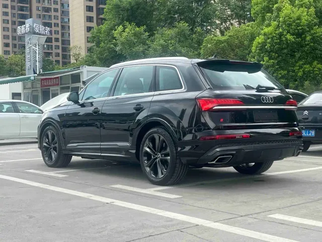 Audi Q7 — Фото автомобиля 8