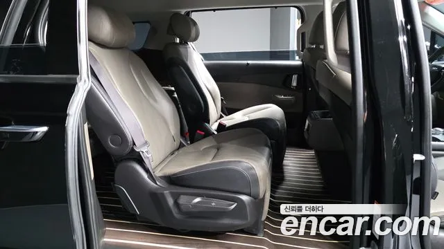 Kia Carnival Generation 4 — Фото автомобиля 26