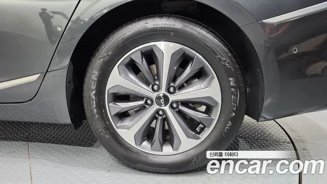 Kia K8 Hybrid — Фото автомобиля 5