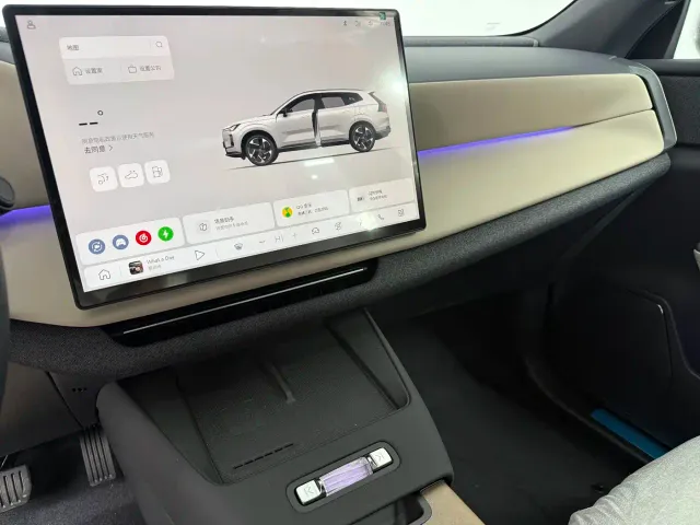 Volvo XC70 Plug-in Hybrid — Фото автомобиля 11