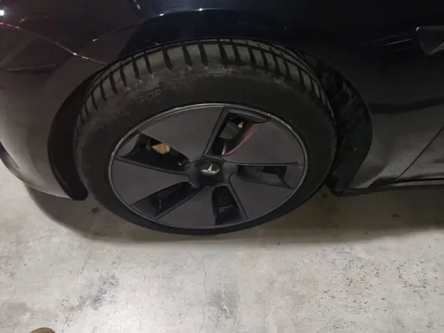Tesla Model 3 — Фото автомобиля 22