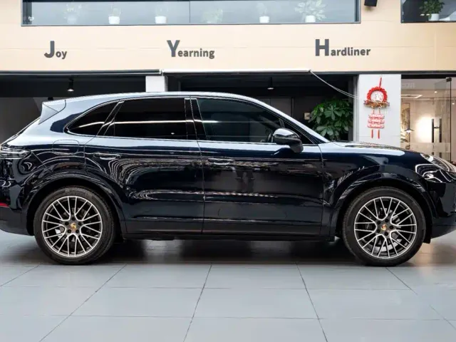 Porsche Cayenne — Фото автомобиля 3