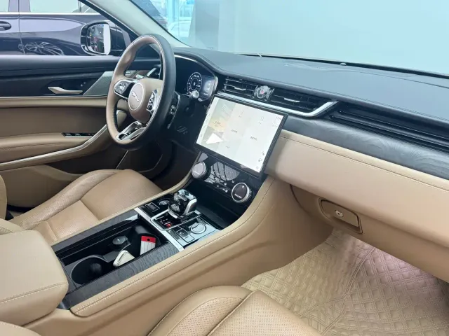 Jaguar XFL — Фото автомобиля 12