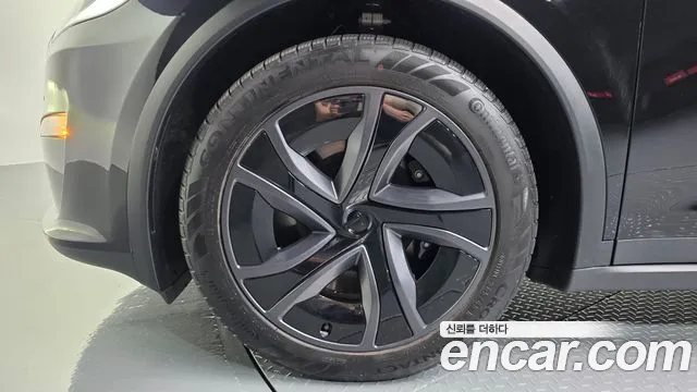 Tesla Model X — Фото автомобиля 5